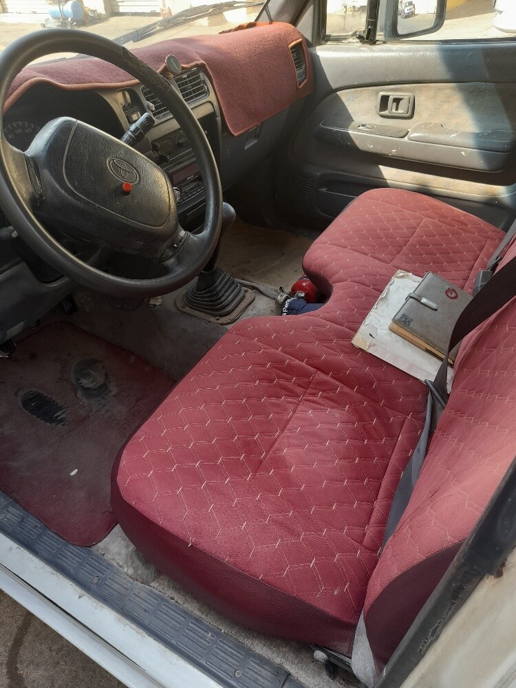 Toyota hillux 2000 model - 4