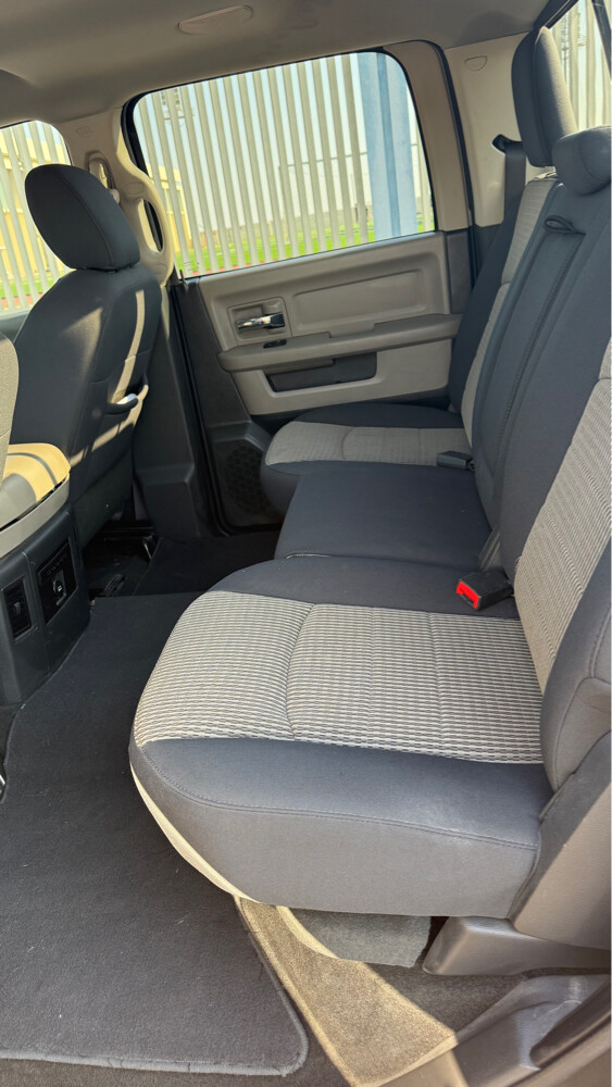 RAM 129000 km only full insurance  - 8