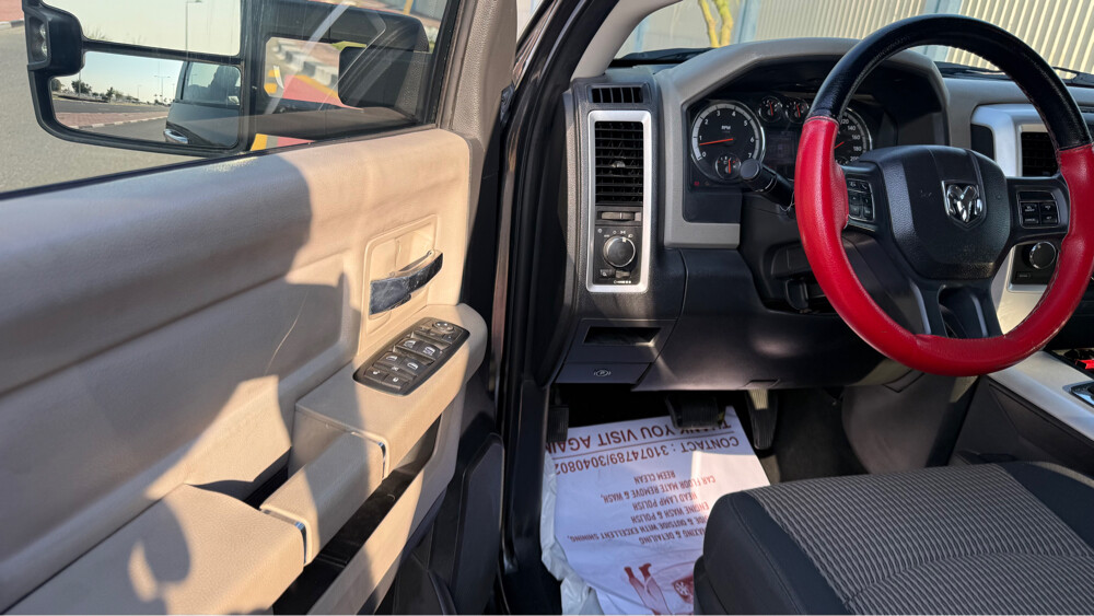 RAM 129000 km only full insurance  - 14