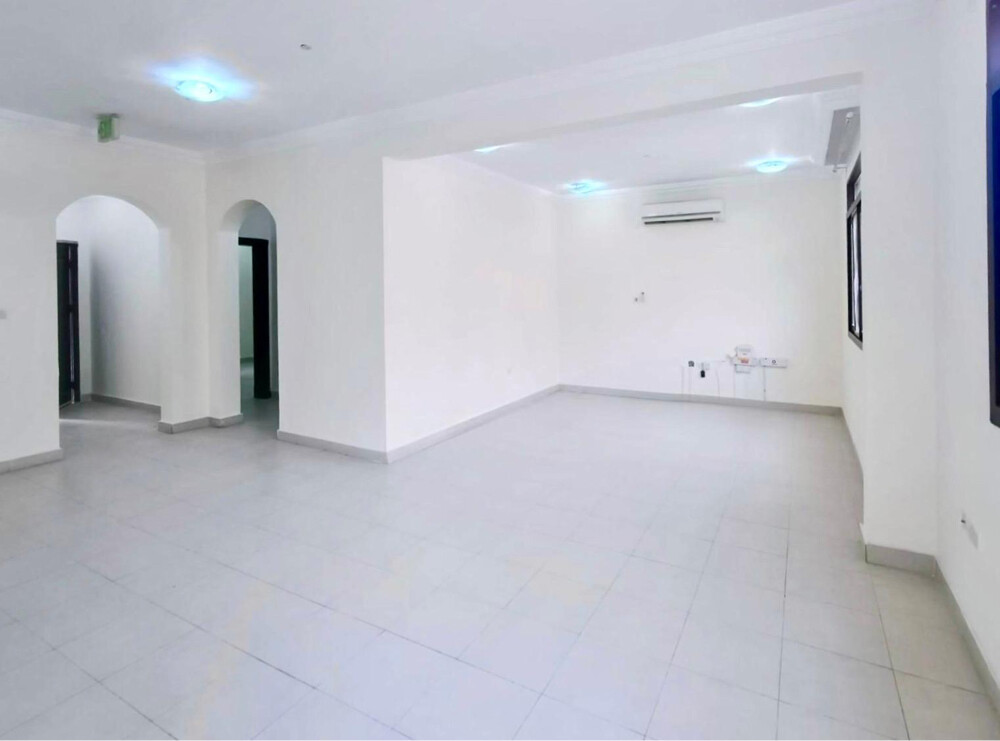 7 BR villa for rent in Abu Hamour  - 3