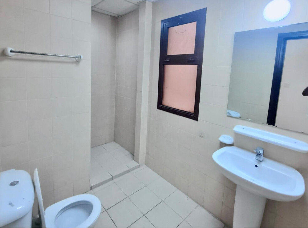 7 BR villa for rent in Abu Hamour  - 2