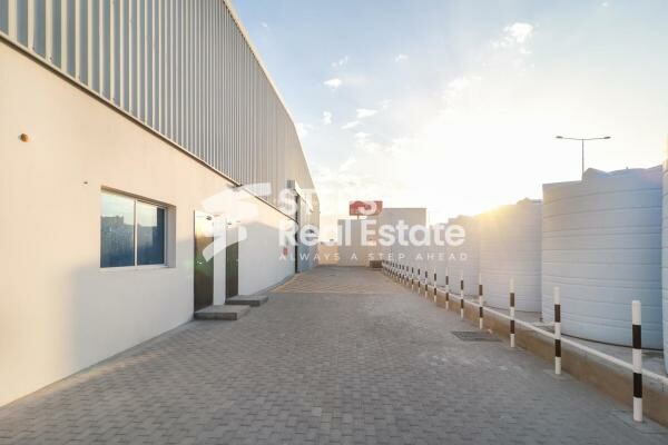 Warehouse in Industrial Area - 9