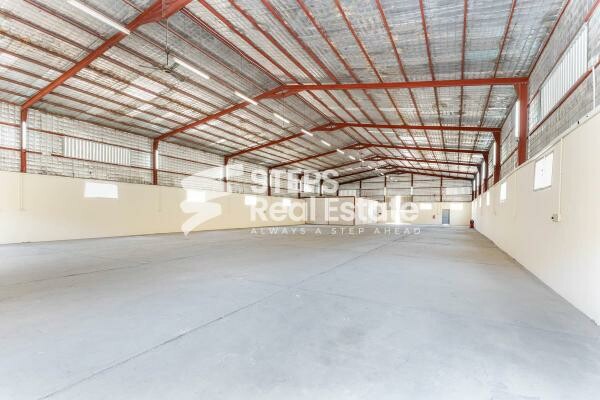 Spacious 800 sqm Warehouse - 12