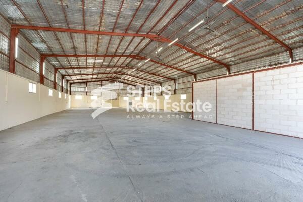 Spacious 800 sqm Warehouse - 8