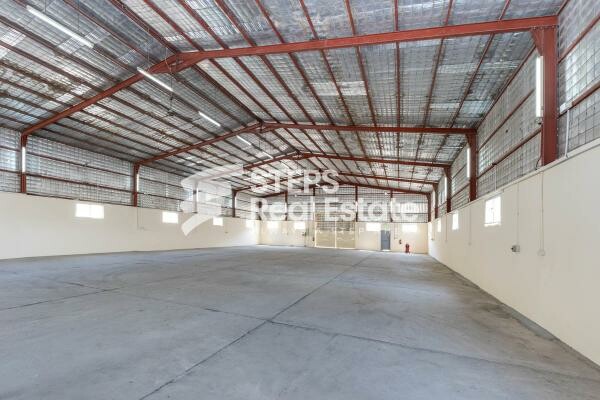 Spacious 800 sqm Warehouse - 9