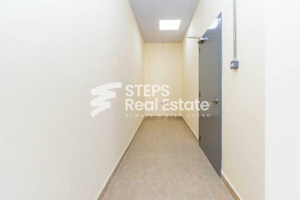 Spacious 800 sqm Warehouse - 5