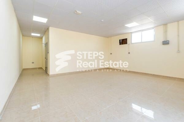 Spacious 800 sqm Warehouse - 6