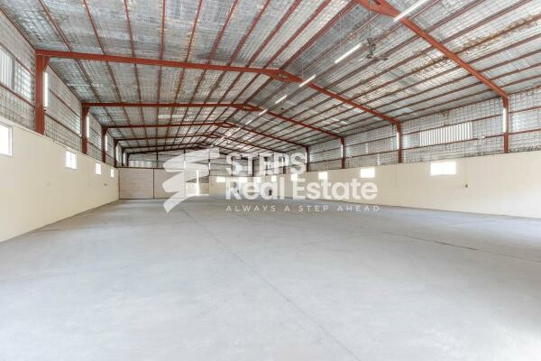 Spacious 800 sqm Warehouse - 10