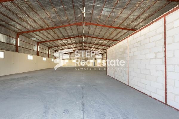 Spacious 800 sqm Warehouse - 7