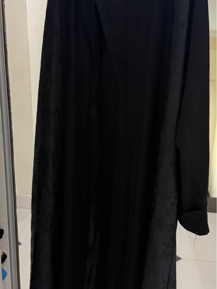 Get any 4 stylish abayas for an incredible price of just 170 - 7
