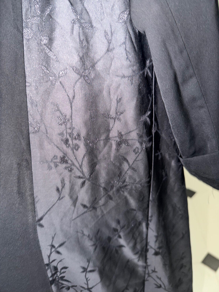 Get any 4 stylish abayas for an incredible price of just 170 - 9