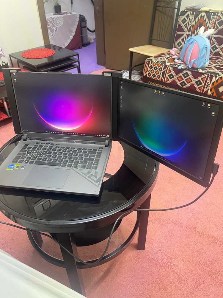 Laptop screen. - 3