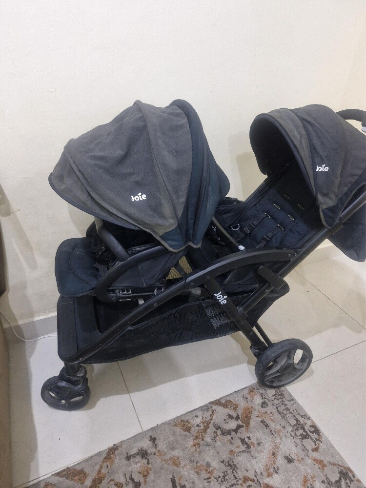 عربة اطفال تؤام - 1