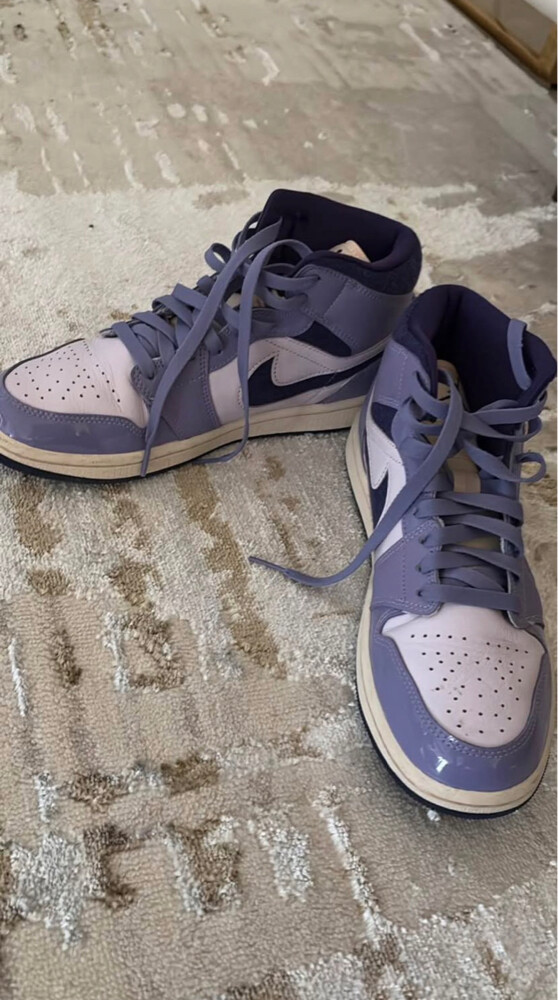 Nike Air Jordan 1 Mid Women’s - 2