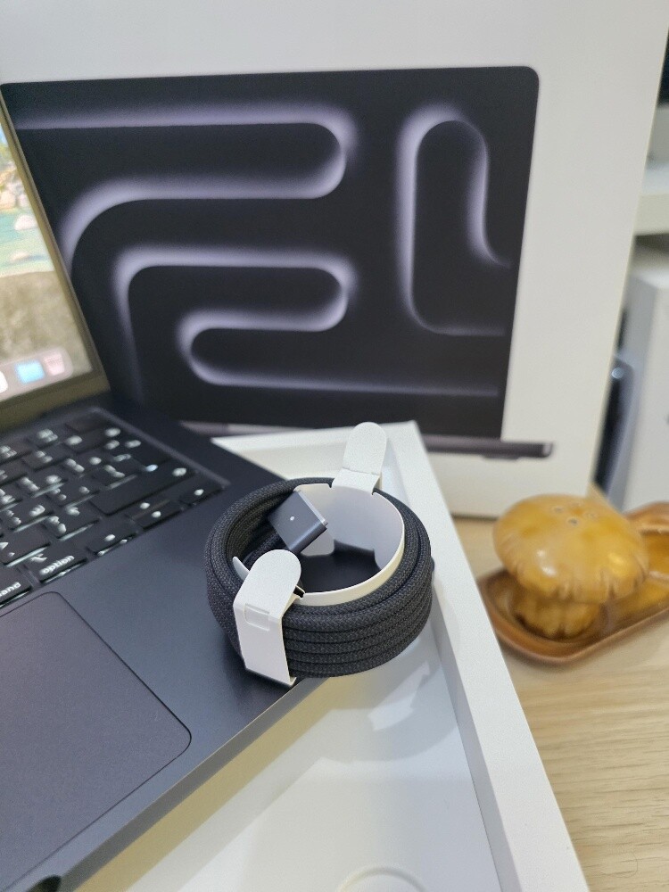 16/1TB 14" Macbook Pro M4 Black - 6