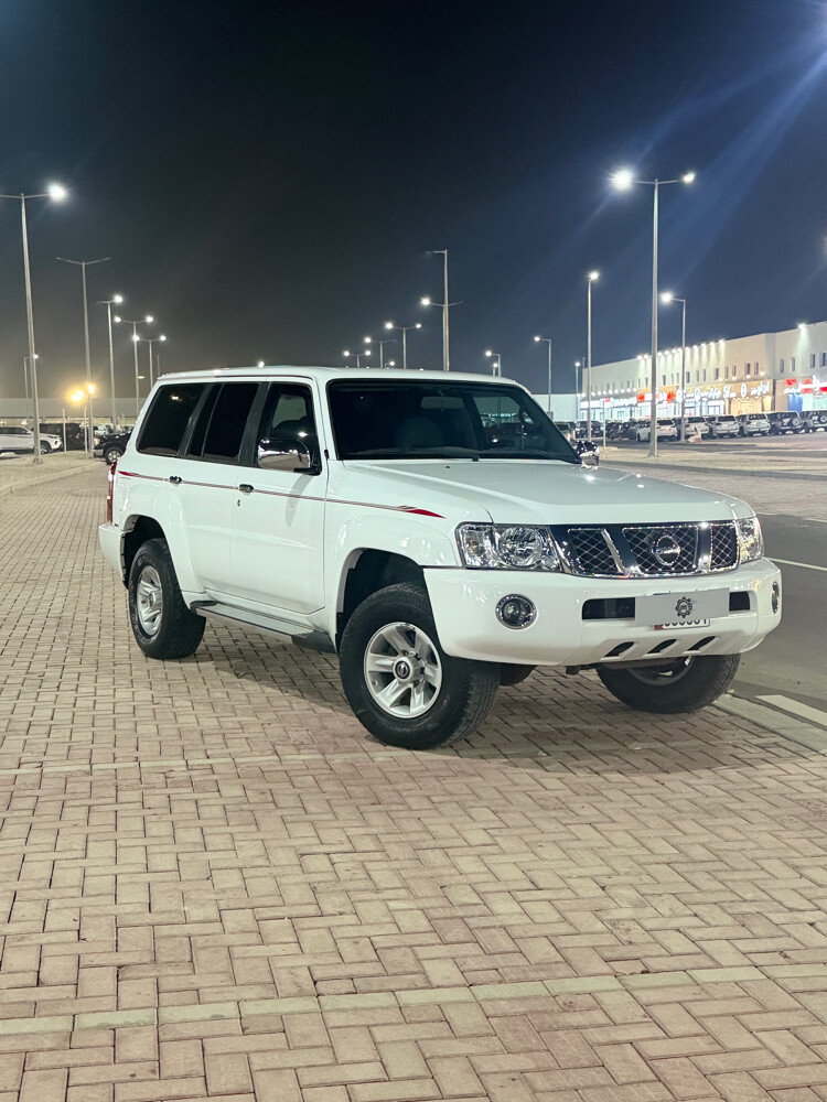 نيسان سفاري  - 3