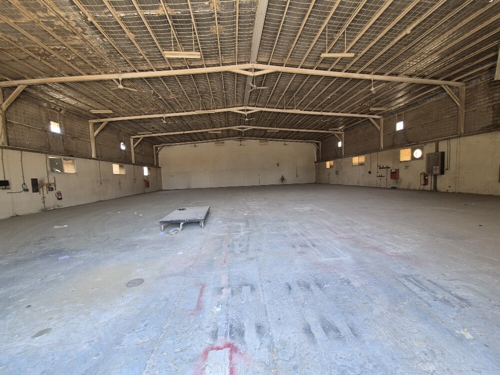 800 square meter carpentry workshop - 2
