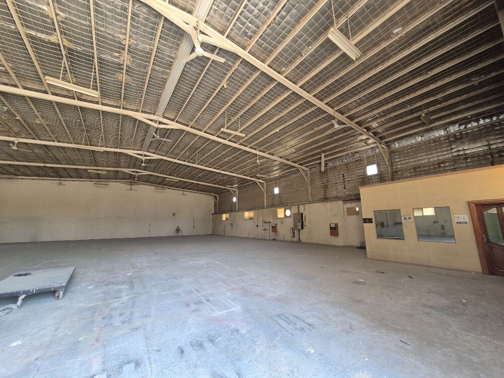 800 square meter carpentry workshop - 3