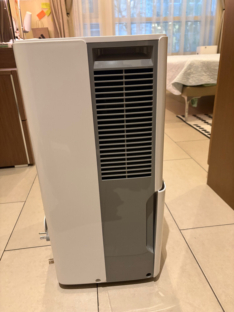 Midea, 50-pint dehumidifier - 3