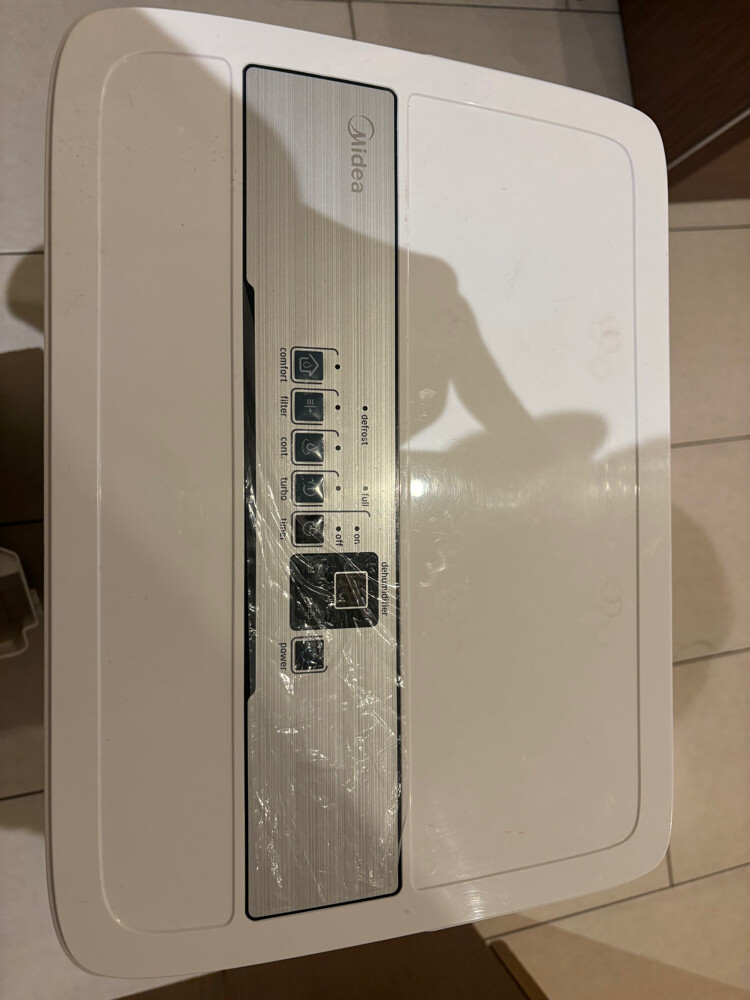 Midea, 50-pint dehumidifier - 2