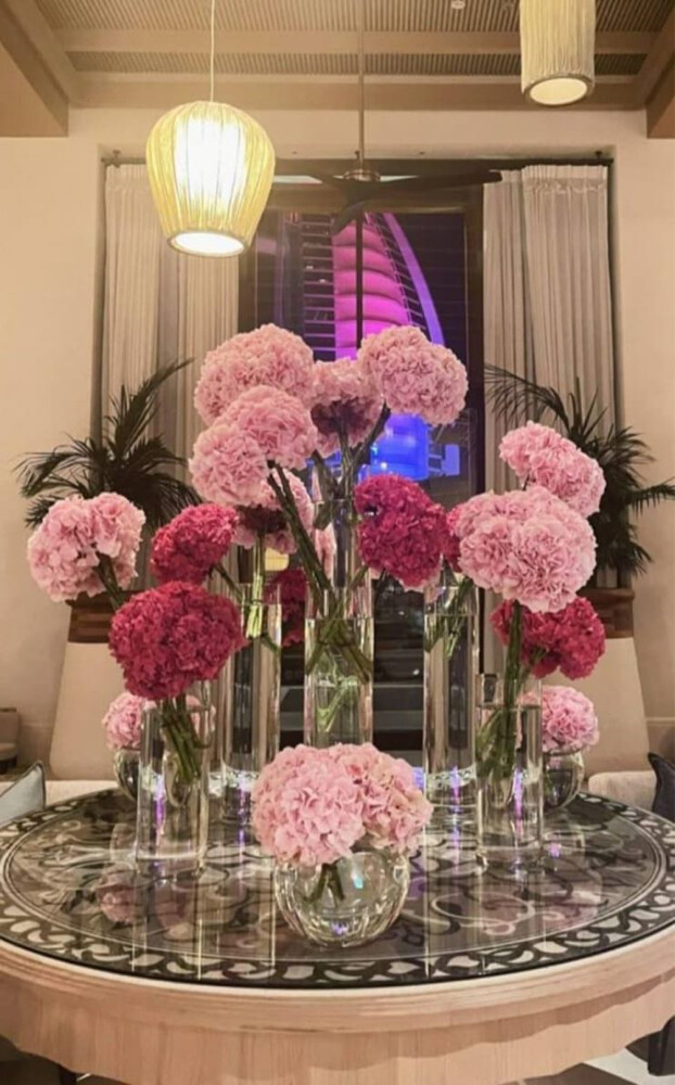 Natural and artificial rosesflowers - 4