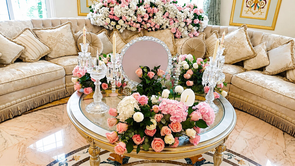 Natural and artificial rosesflowers - 5