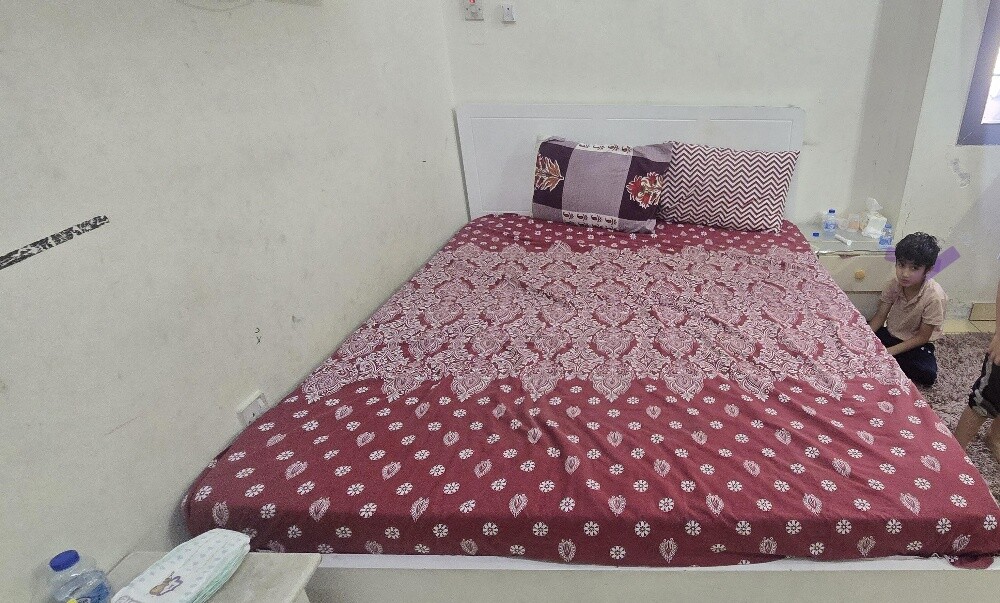 bed with metress and cupboard - 3