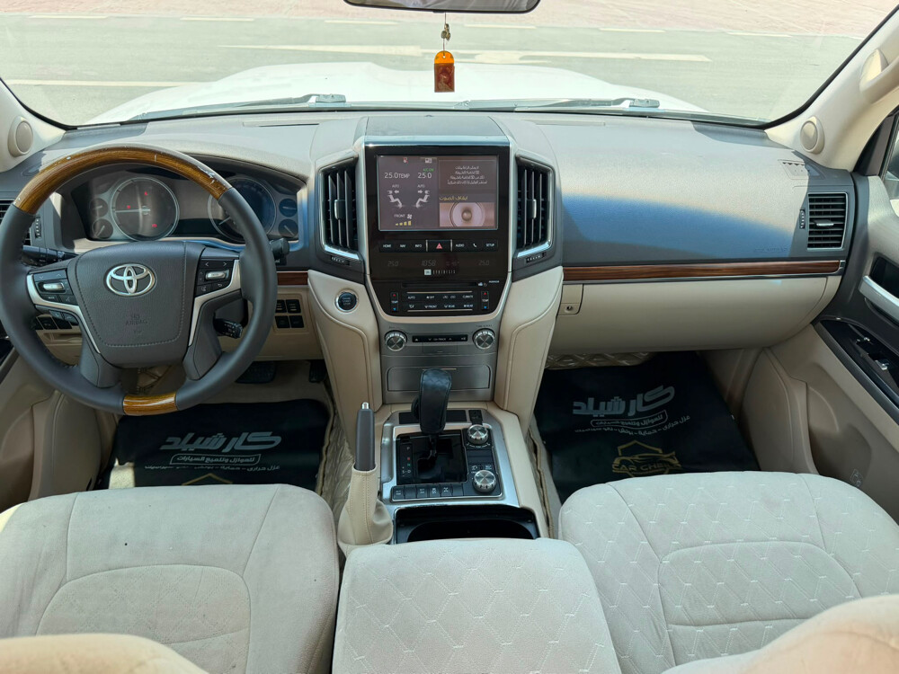 Toyota VXR 5.7 model 2018 - 10