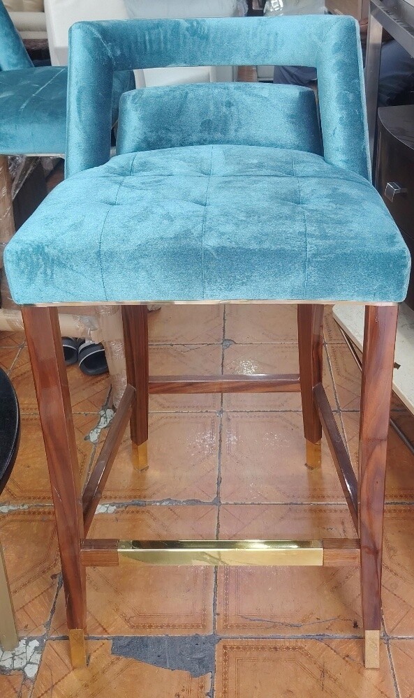 wood legs chair - 2