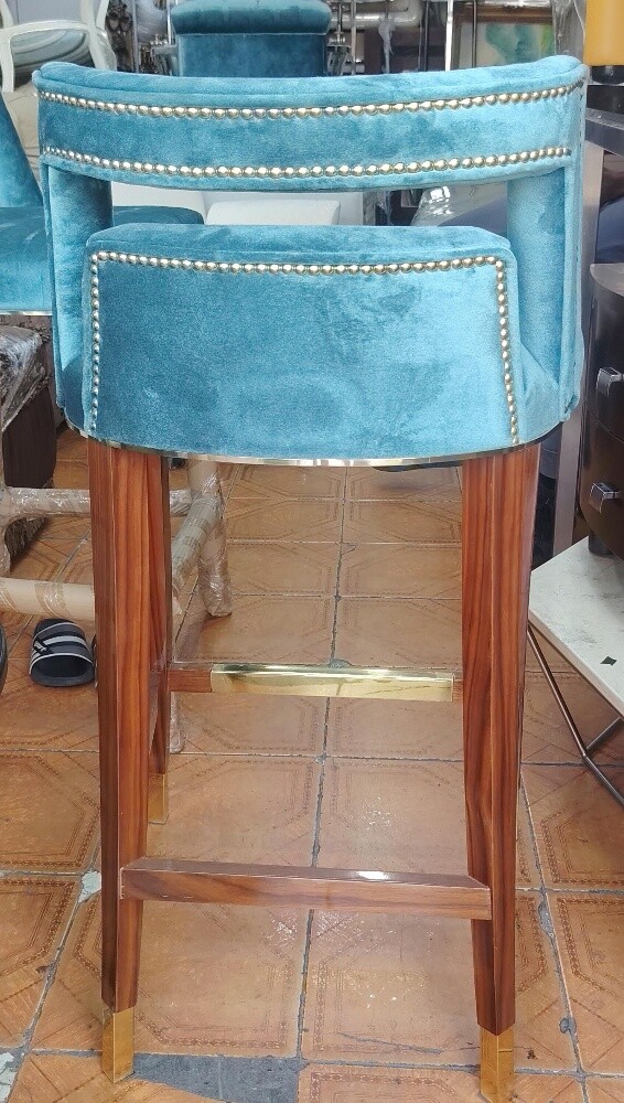 wood legs chair - 1