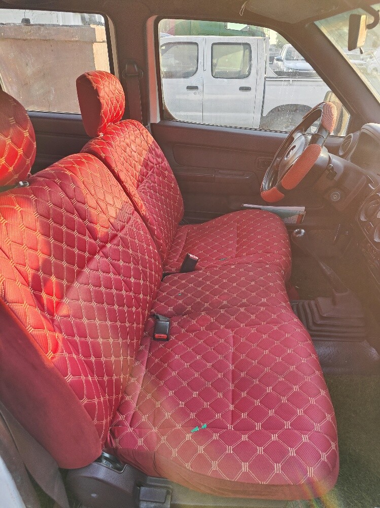 Nissan pickup - 4
