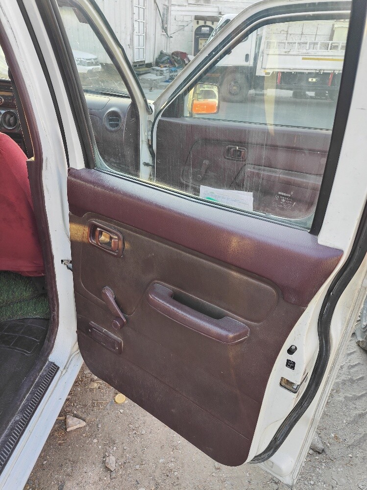 Nissan pickup - 6