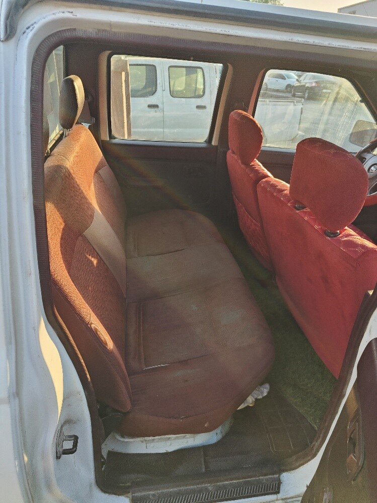 Nissan pickup - 8