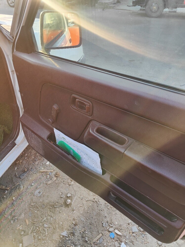 Nissan pickup - 5