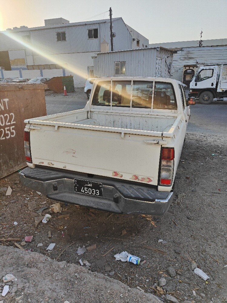 Nissan pickup - 7