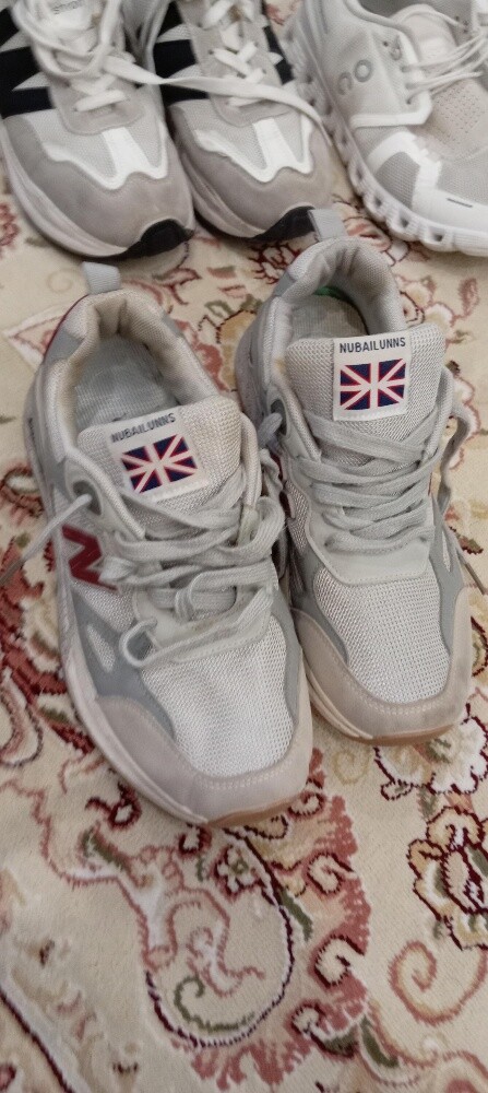 Adidas. - 2