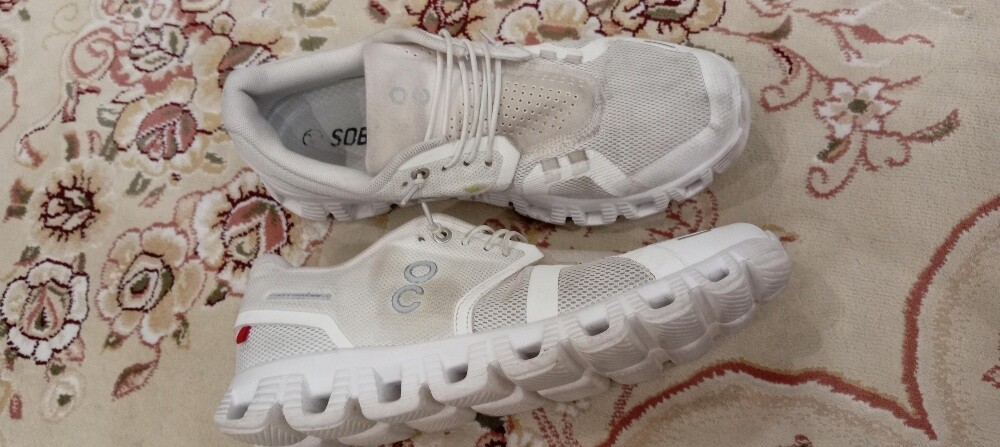 Adidas. - 10