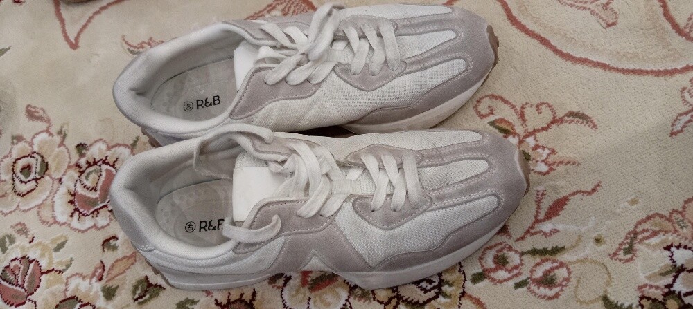 Adidas. - 4