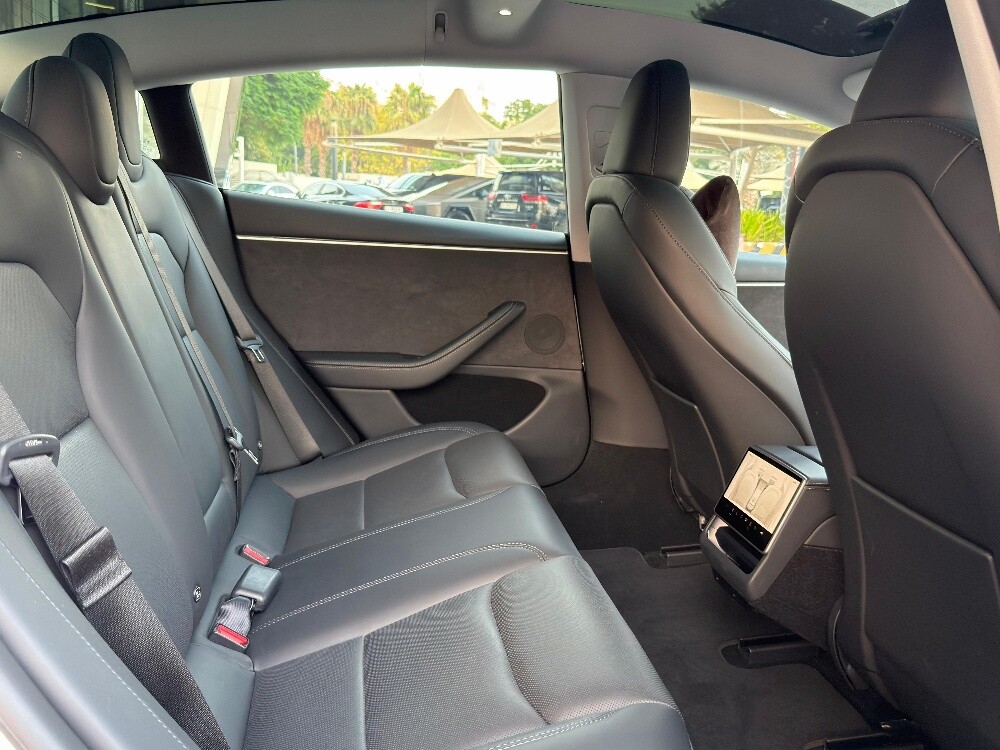 Tesla Model 3 2025 - 8