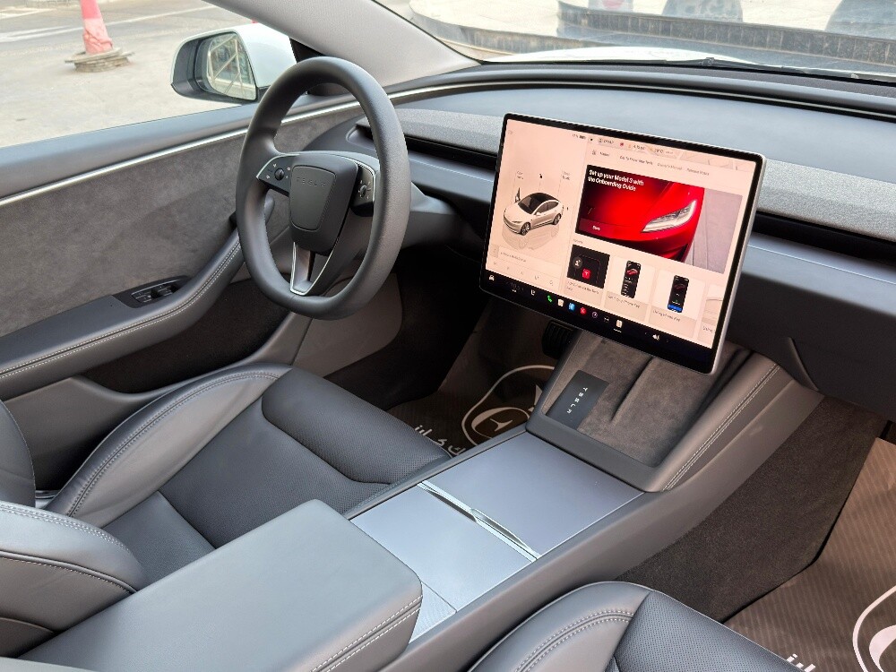 Tesla Model 3 2025 - 5