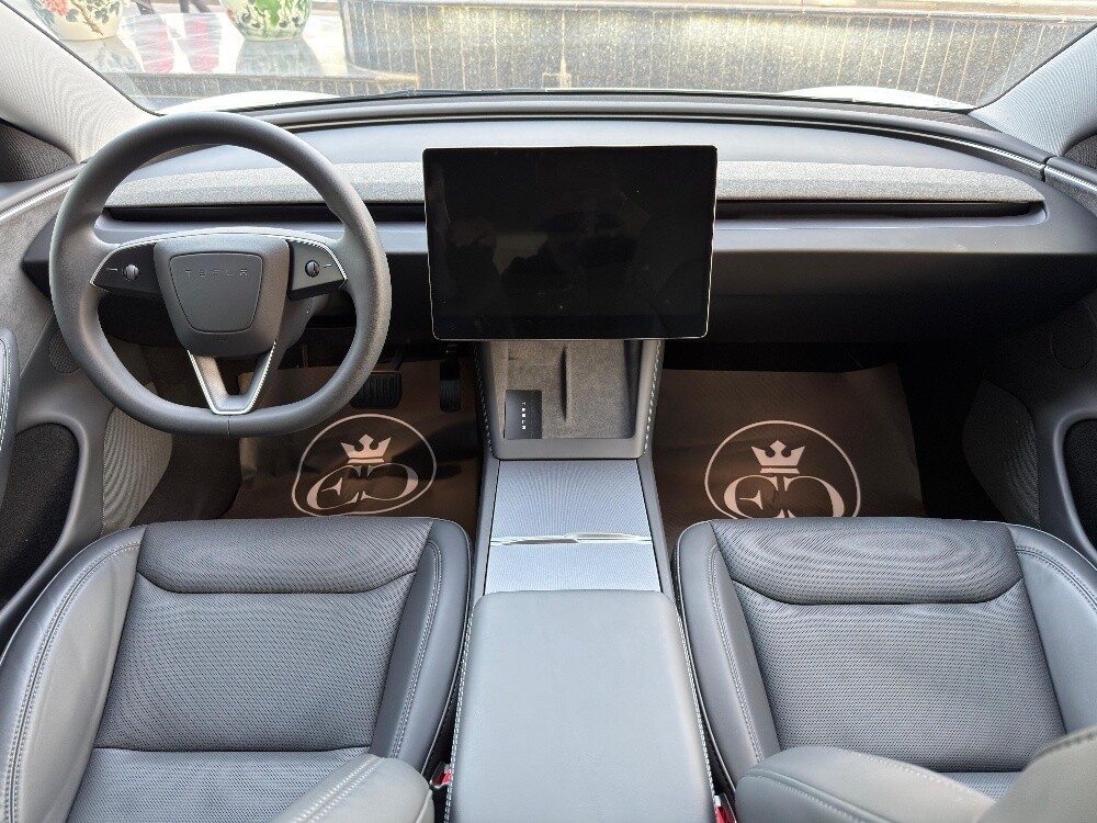 Tesla Model 3 2025 - 6