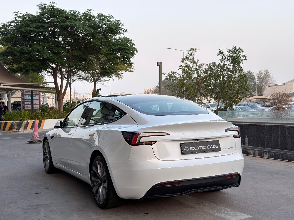 Tesla Model 3 2025 - 11