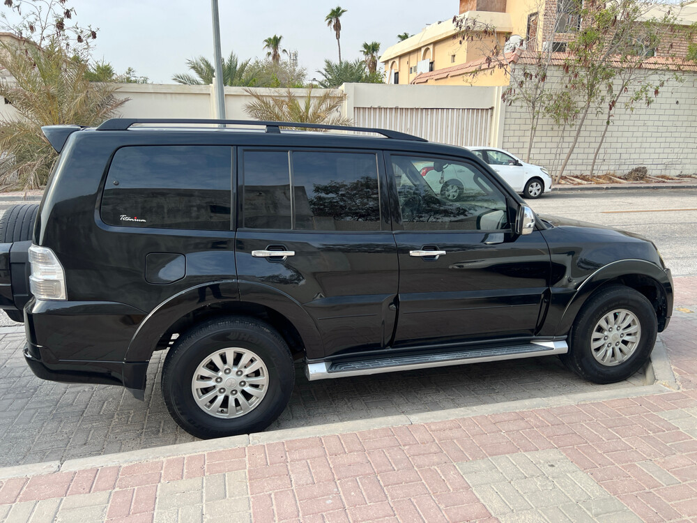 Pajero 3.5 2012 Good Condition  - 5