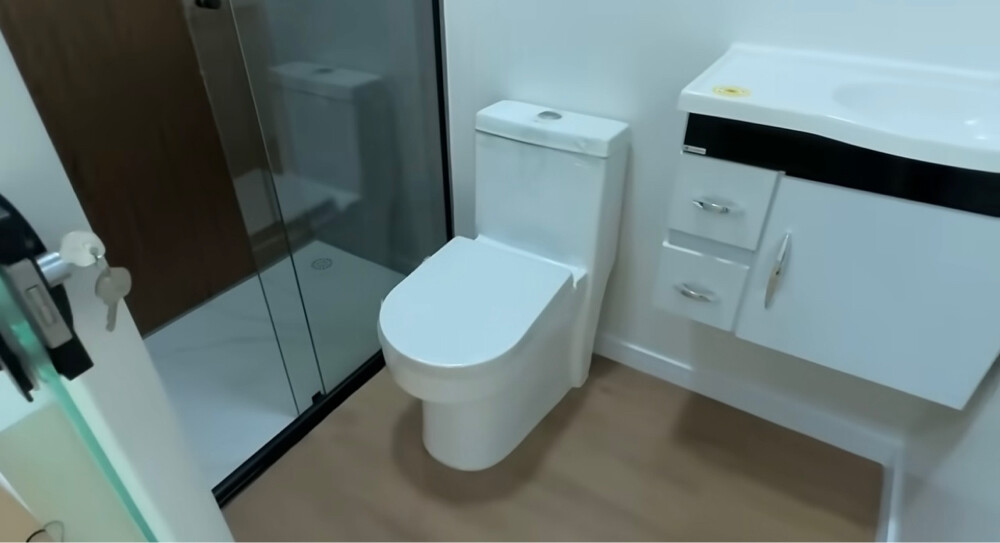 Cabin toilet kitchen - 4