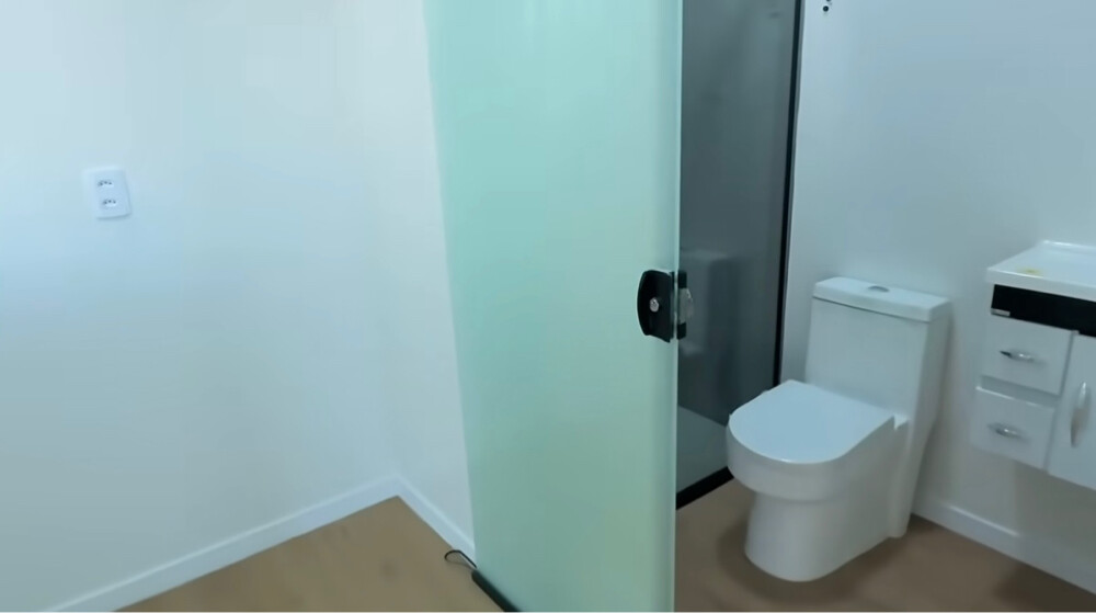 Cabin toilet kitchen - 7