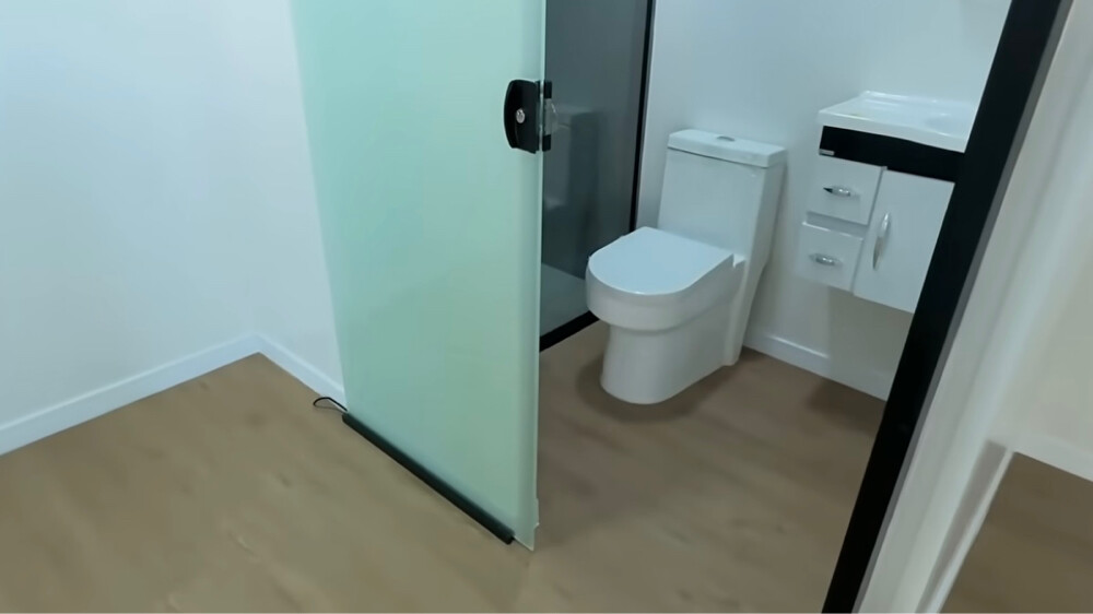 Cabin toilet kitchen - 2