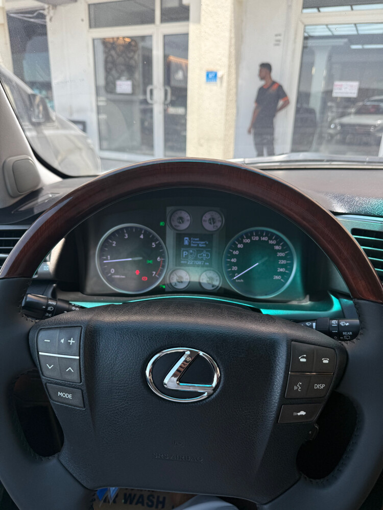 لكزس - 1
