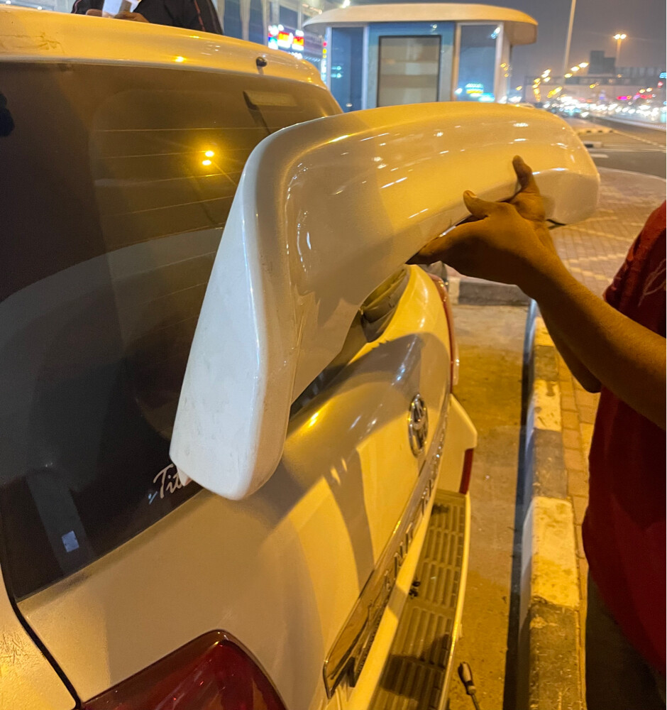 SPOILER AND ROOF RAILING - 2