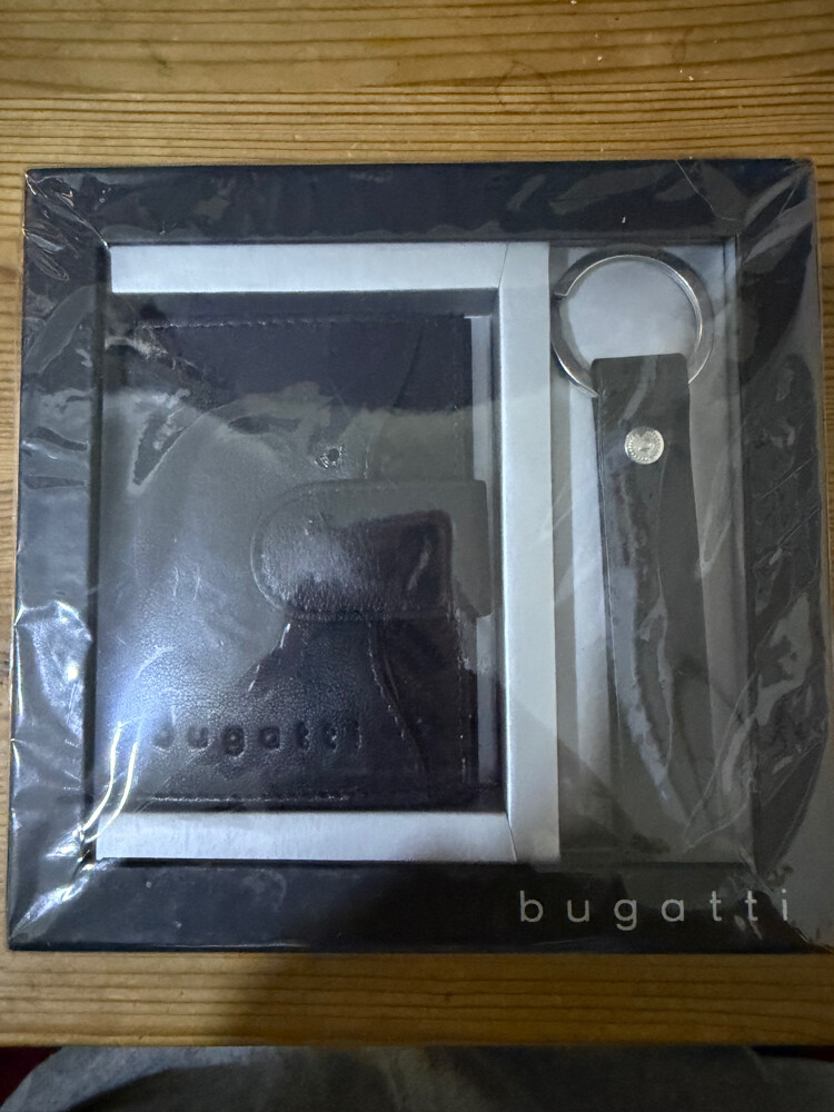 Bugatti  wallet and keychain set  - 1