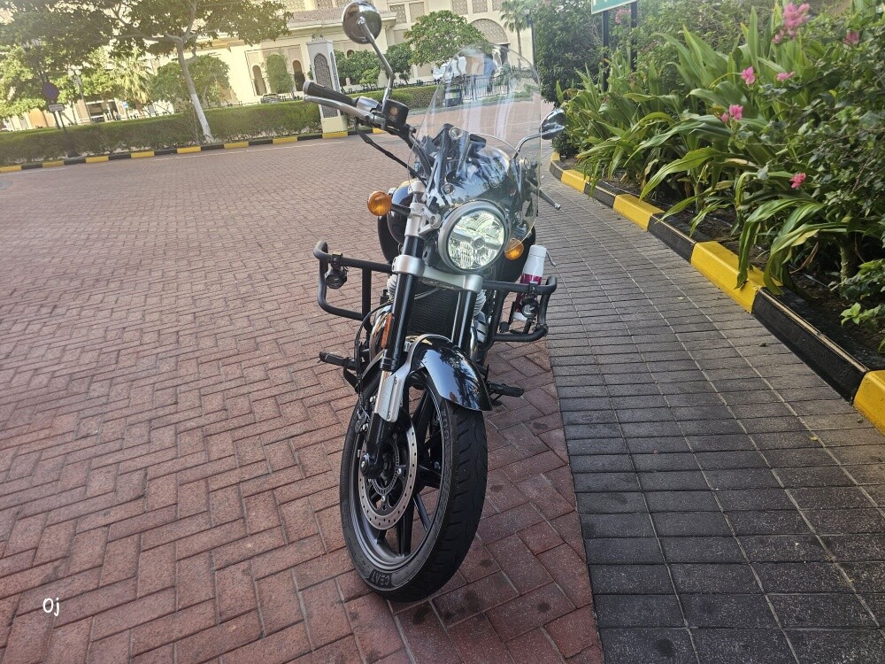Royal Enfield Super Meteor 650 - 4